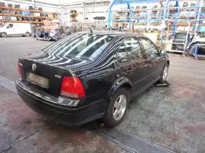 Véhicule à la ferraille volkswagen bora berlina (1j2) trendline de l'année 2000 alimenté asv