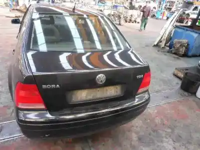 Véhicule à la ferraille volkswagen bora berlina (1j2) trendline de l'année 2000 alimenté asv