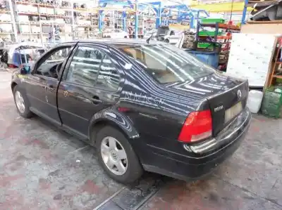 Véhicule à la ferraille volkswagen bora berlina (1j2) trendline de l'année 2000 alimenté asv