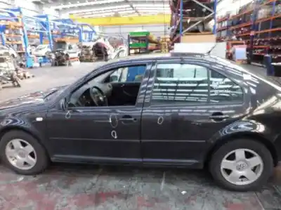 Véhicule à la ferraille volkswagen bora berlina (1j2) trendline de l'année 2000 alimenté asv