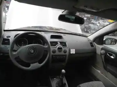 Здавання транспортного засобу renault megane ii classic berlina confort expression року 2004 потужний f9q800