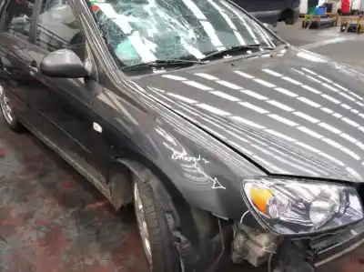 Veículo de Sucata kia cerato 2.0 ex familiar do ano 2005 alimentado g4gc