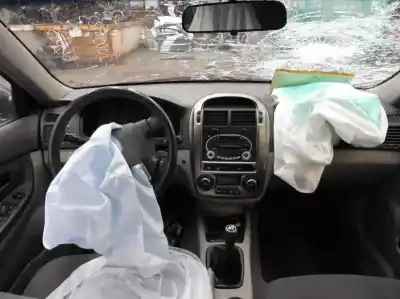 Veículo de Sucata kia cerato 2.0 ex familiar do ano 2005 alimentado g4gc