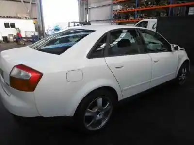Sloopvoertuig audi a4 berlina (8e) 1.9 tdi van het jaar 2001 aangedreven awx