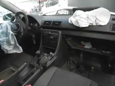 Sloopvoertuig audi a4 berlina (8e) 1.9 tdi van het jaar 2001 aangedreven awx