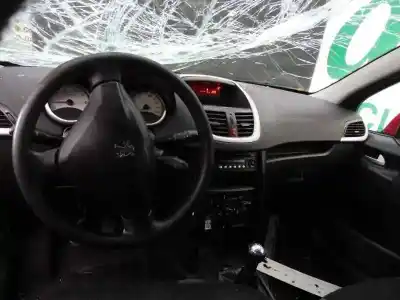 Véhicule à la ferraille peugeot 207 x-line de l'année 2006 alimenté kfuet3j4
