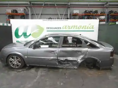 Véhicule à la ferraille OPEL VECTRA C BERLINA GTS de l'année 2005 alimenté Z19DT