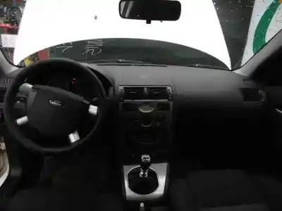 Veicolo di demolizione ford mondeo berlina (ge) trend dell'anno 2001 alimentato d6ba
