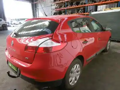 Véhicule à la ferraille renault megane iii berlina 5 p authentique de l'année 2013 alimenté k9kh8
