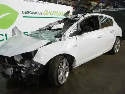 Veículo de Sucata opel astra j lim. sport do ano 2010 alimentado a17dtr