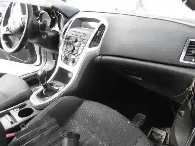 Veículo de Sucata opel astra j lim. sport do ano 2010 alimentado a17dtr
