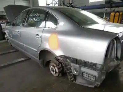 Sloopvoertuig volkswagen passat berlina (3b3) 2.8 v6 30v van het jaar 2002 aangedreven amx