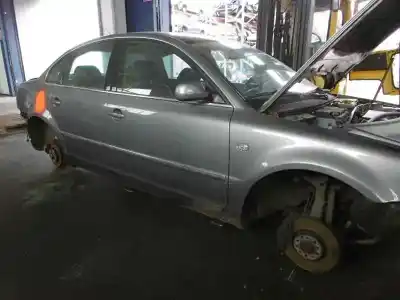 Sloopvoertuig volkswagen passat berlina (3b3) 2.8 v6 30v van het jaar 2002 aangedreven amx