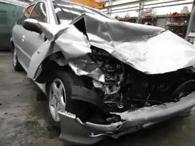 Sloopvoertuig peugeot 206 sw x-line van het jaar 2006 aangedreven 8hz
