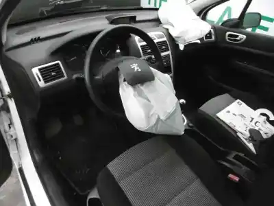 Здавання транспортного засобу peugeot 307 berlina (s2) xr року 2006 потужний 9hx