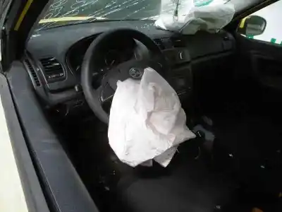 Verschrottungsfahrzeug skoda fabia (5j2 ) young des jahres 2014 angetrieben cgpa