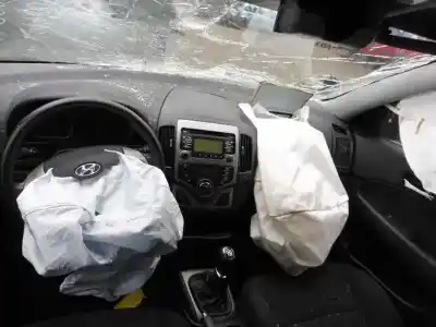 Sloopvoertuig hyundai i30 comfort van het jaar 2011 aangedreven d4fb