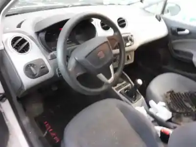 Veículo de Sucata seat ibiza (6j5) reference do ano 2010 alimentado bms