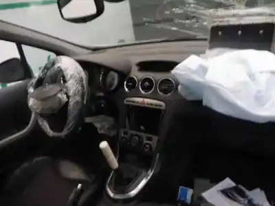 Véhicule à la ferraille peugeot 308 gt de l'année 2008 alimenté 5fx