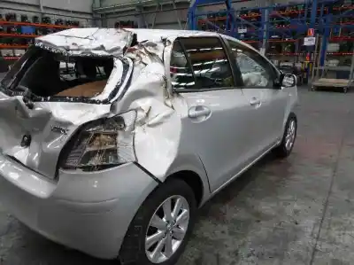 Veicolo di demolizione toyota yaris city dell'anno 2012 alimentato 1ndtv