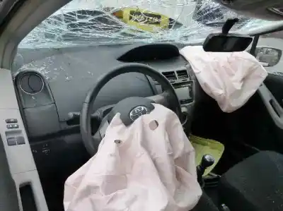 Veicolo di demolizione toyota yaris city dell'anno 2012 alimentato 1ndtv