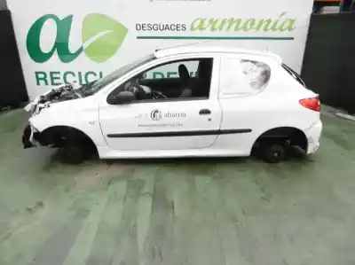 Véhicule à la ferraille PEUGEOT                                            206+                                                                                                                                                                                                                                                       Básico                                                                                                                                                                                                                                                     de l'année 2011 alimenté 8HR