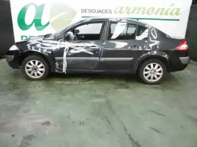 Veicolo di demolizione RENAULT MEGANE II CLASSIC BERLINA Dynamique dell'anno 2007 alimentato K4M812