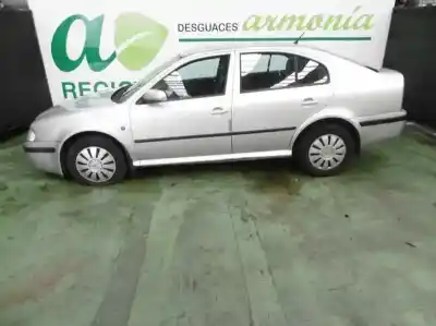 Sloopvoertuig SKODA OCTAVIA BERLINA (1U2) Ambiente van het jaar 2002 aangedreven ALH