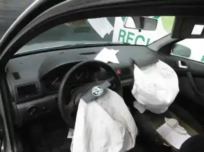 Veículo de Sucata skoda octavia berlina (1u2) ambiente do ano 2002 alimentado alh