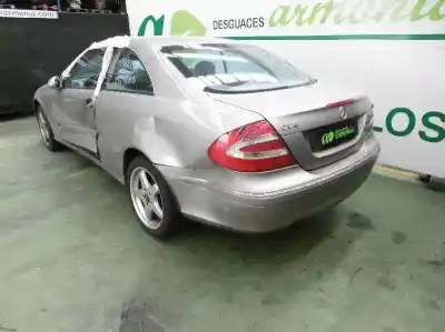 Verschrottungsfahrzeug mercedes-benz clase clk (w209) coupe 320 (209.365) des jahres 2003 angetrieben 