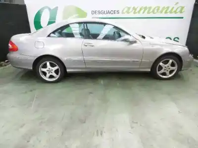 Verschrottungsfahrzeug mercedes-benz clase clk (w209) coupe 320 (209.365) des jahres 2003 angetrieben 
