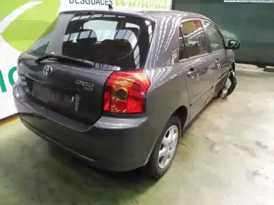 Sloopvoertuig toyota corolla (_e12_) 1.4 d (nde120_) van het jaar 2006 aangedreven 1ndtv