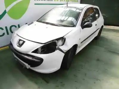 Veículo de Sucata peugeot 206+ básico do ano 2010 alimentado 8hzdv4td