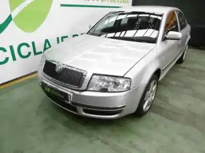 Véhicule à la ferraille skoda                                              superb (3u4)                                                                                                                                                                                                                                               elegance                                                                                                                                                                                                                                                   de l'année 2002 alimenté aym