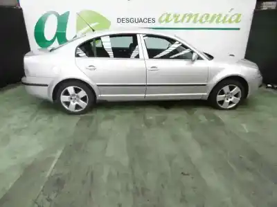 Véhicule à la ferraille skoda                                              superb (3u4)                                                                                                                                                                                                                                               elegance                                                                                                                                                                                                                                                   de l'année 2002 alimenté aym