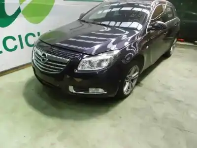 Véhicule à la ferraille opel insignia sports tourer sportive de l'année 2012 alimenté a20dth