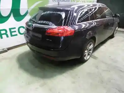 Véhicule à la ferraille opel insignia sports tourer sportive de l'année 2012 alimenté a20dth