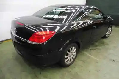 Véhicule à la ferraille opel astra twin top cosmo de l'année 2007 alimenté z16xe1