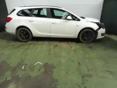 Hurda Aracı OPEL ASTRA J SPORTS TOURER Selective Yılın 2014 güçlü B16DTL 1.6
