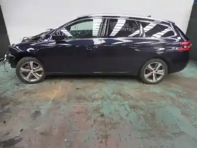 Verschrottungsfahrzeug PEUGEOT 308 Allure des Jahres 2014 angetrieben 9H05