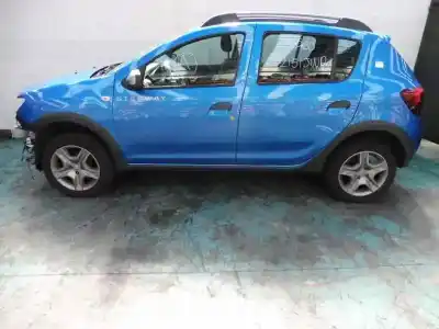 Véhicule à la ferraille dacia sandero stepway de l'année 2017 alimenté h4b4