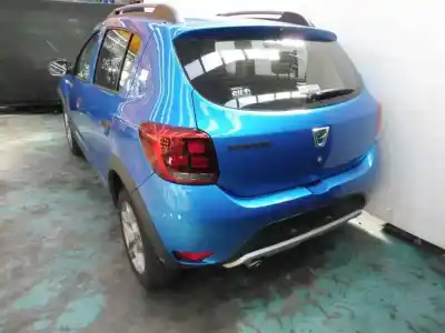 Véhicule à la ferraille dacia sandero stepway de l'année 2017 alimenté h4b4