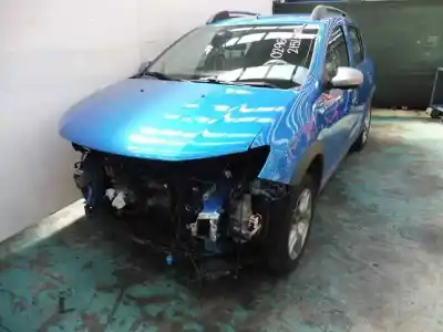 Véhicule à la ferraille dacia sandero stepway de l'année 2017 alimenté h4b4
