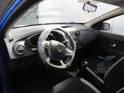 Véhicule à la ferraille dacia sandero stepway de l'année 2017 alimenté h4b4