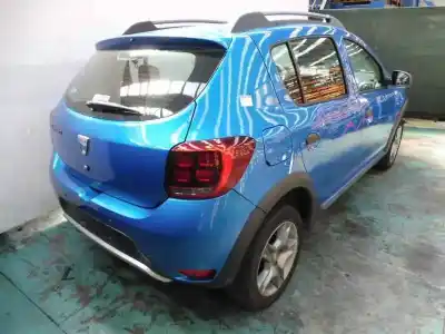 Véhicule à la ferraille dacia sandero stepway de l'année 2017 alimenté h4b4