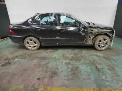 Veículo de Sucata mercedes                                           clase c (w203) berlina                                                                                                                                                                                                                                     270 cdi (203.016)                                                                                                                                                                                                                                          do ano 2003 alimentado 612962