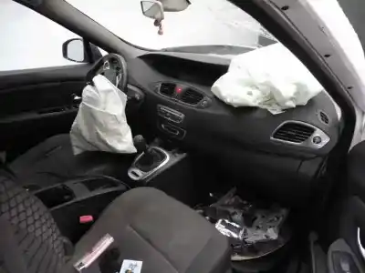 Scrapping Vehicle renault scenic iii emotion of the year 2011 powered k9kj836