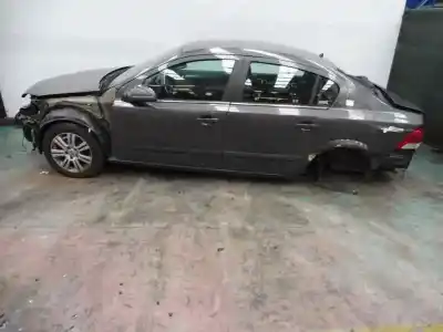 Veículo de Sucata OPEL ASTRA H BERLINA Edition do ano 2011 alimentado A17DTR