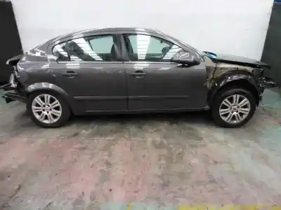 Veículo de Sucata opel astra h berlina edition do ano 2011 alimentado a17dtr