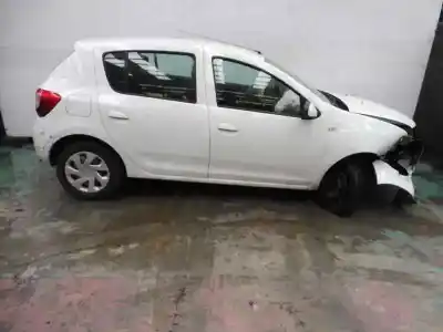 Veículo de Sucata dacia                                              sandero                                                                                                                                                                                                                                                    laureate                                                                                                                                                                                                                                                   do ano 2013 alimentado d4f732